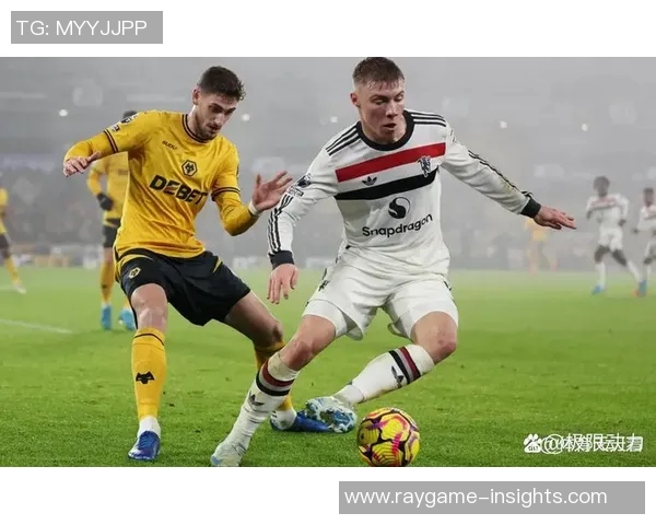 英超激战本菲卡与曼联战成平局争议判罚引发全场热议