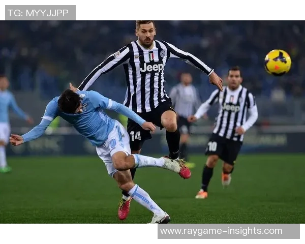 国王杯激战尤文与拜仁握手言和红牌事件引发全场热议