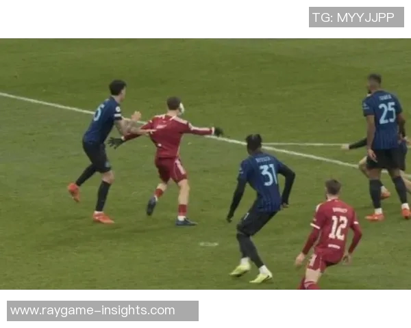 欧冠激战：多特蒙德大胜国米乌龙球引发争议判罚全场沸腾