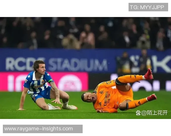 西甲焦点战曼城绝杀马竞补时进球引发争议判罚全场沸腾