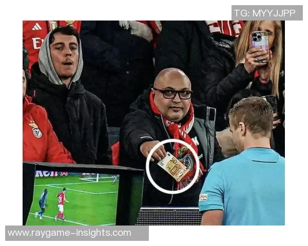 世界杯激战本菲卡与巴萨平局补时进球引发争议判罚全场沸腾 世界杯激战本菲卡与巴萨平局补时进球引发争议判罚全场沸腾