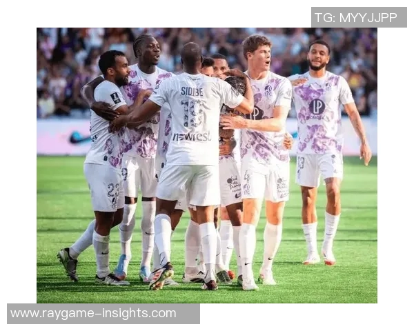 中超激战巴黎圣日耳曼3-0战胜皇马赛后点评引发热议 中超激战巴黎圣日耳曼3-0战胜皇马赛后点评引发热议