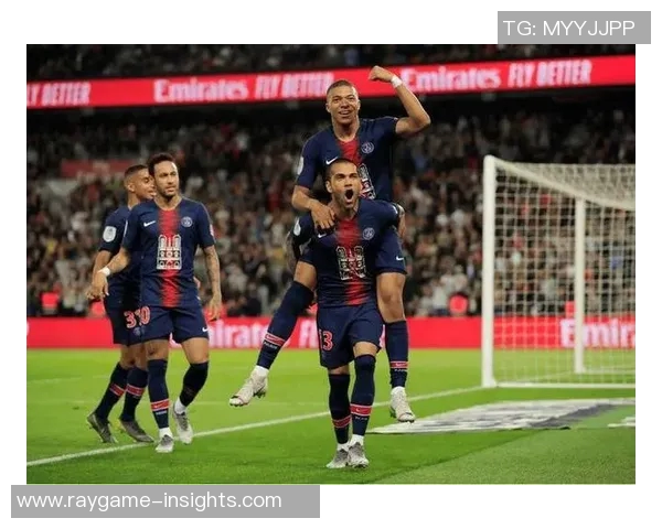 欧冠激战莱比锡狂胜巴黎圣日耳曼6-2赛场瞬间引发热烈讨论与焦点分析