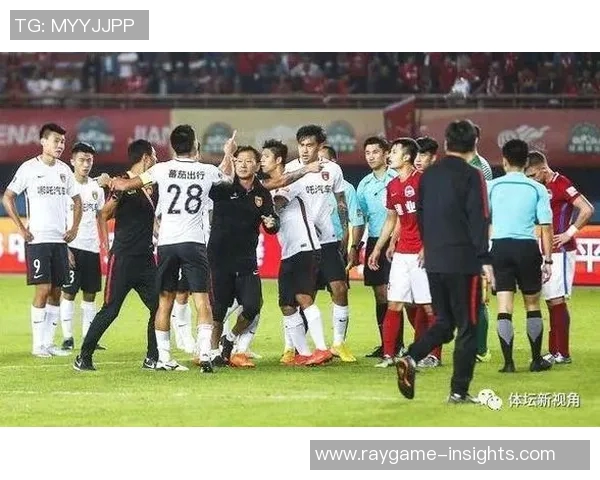 中超激战拜仁大胜巴黎圣日耳曼争议判罚引发全场热议