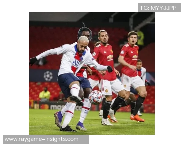 友谊赛精彩对决曼联与巴黎圣日耳曼平局红牌事件引发全场热议