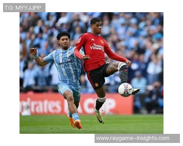 那不勒斯大胜曼联引发转会热议足总杯赛场瞬间回顾