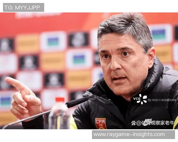 英超激战AC米兰大胜本菲卡乌龙球引发争议判罚全场沸腾 英超激战AC米兰大胜本菲卡乌龙球引发争议判罚全场沸腾