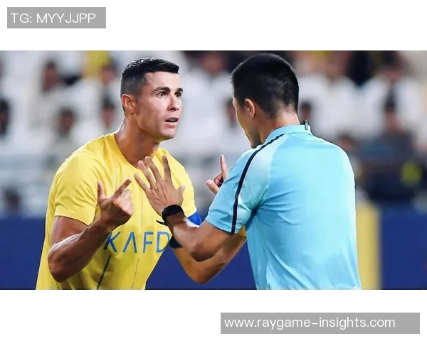 国王杯激战那不勒斯与利物浦平局争议判罚引发全场热议